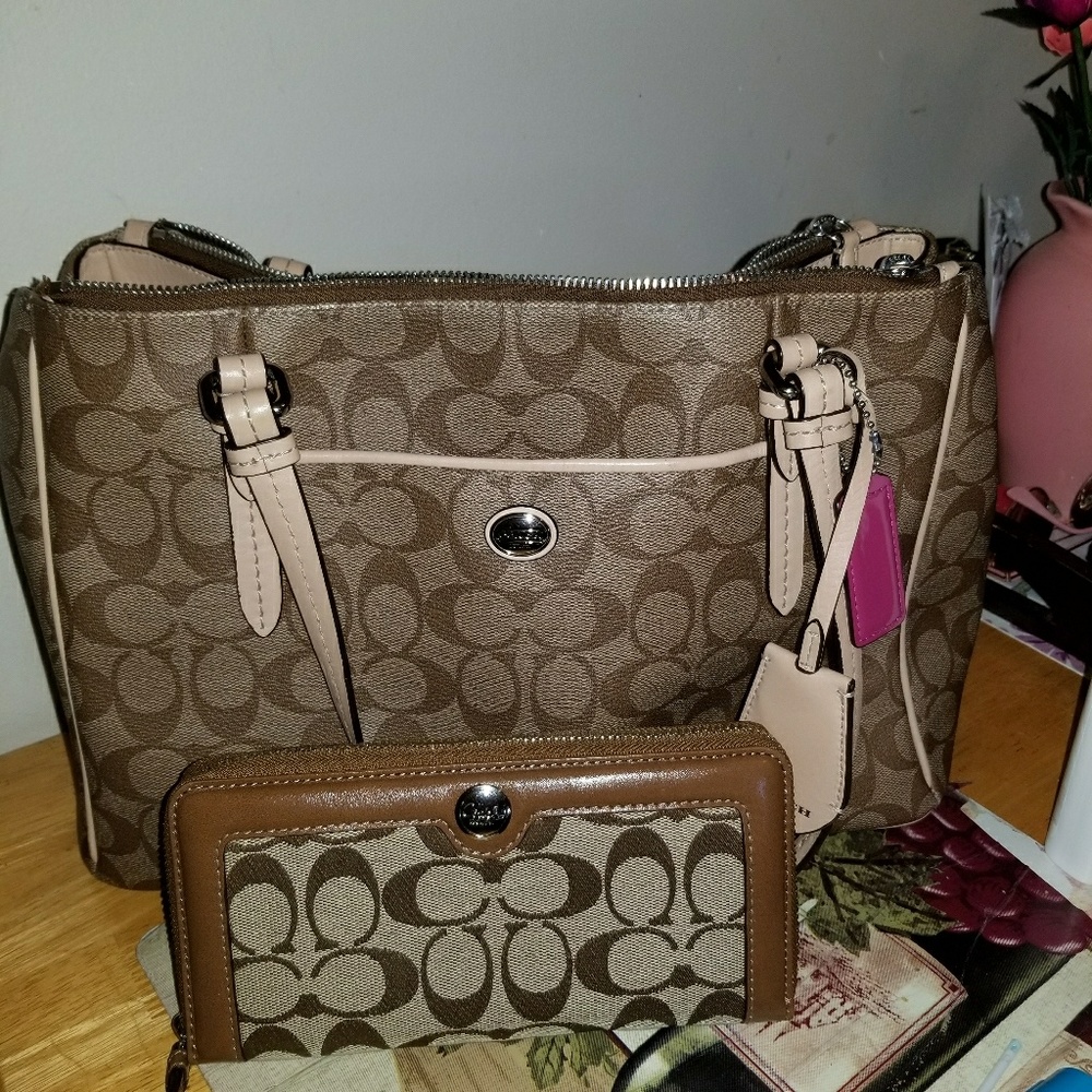 Authentic Coach Purse & Wallet